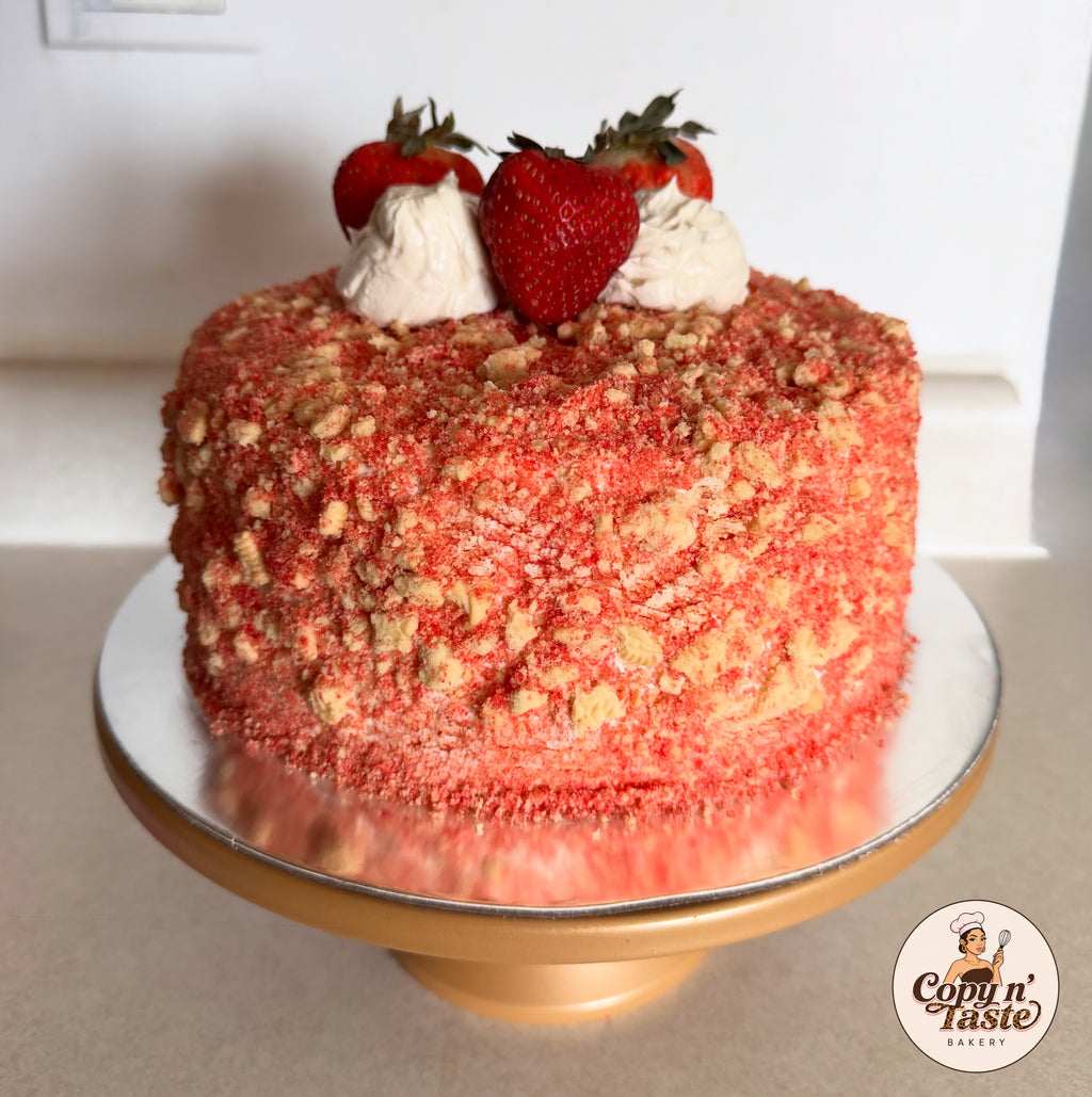 𝓝𝓔𝓦 Strawberry Crunch Cake