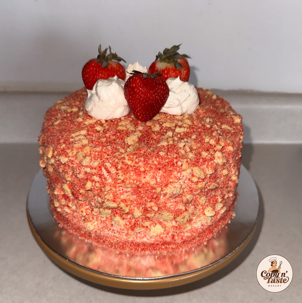 𝓝𝓔𝓦 Strawberry Crunch Cake